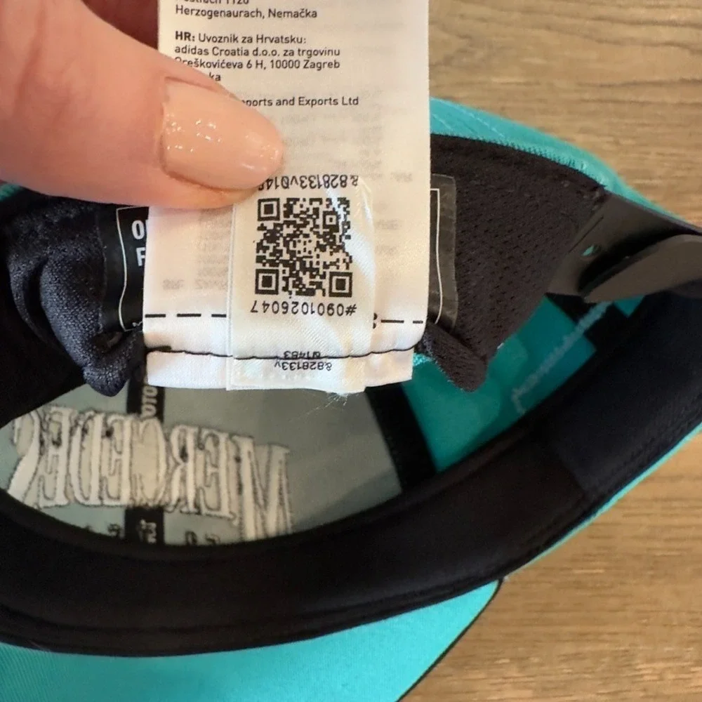Adidas MERCEDES -‎ AMG PETRONAS FORMULA ONE TEAM LAS VEGAS SNAPBACK CAP-NWOT